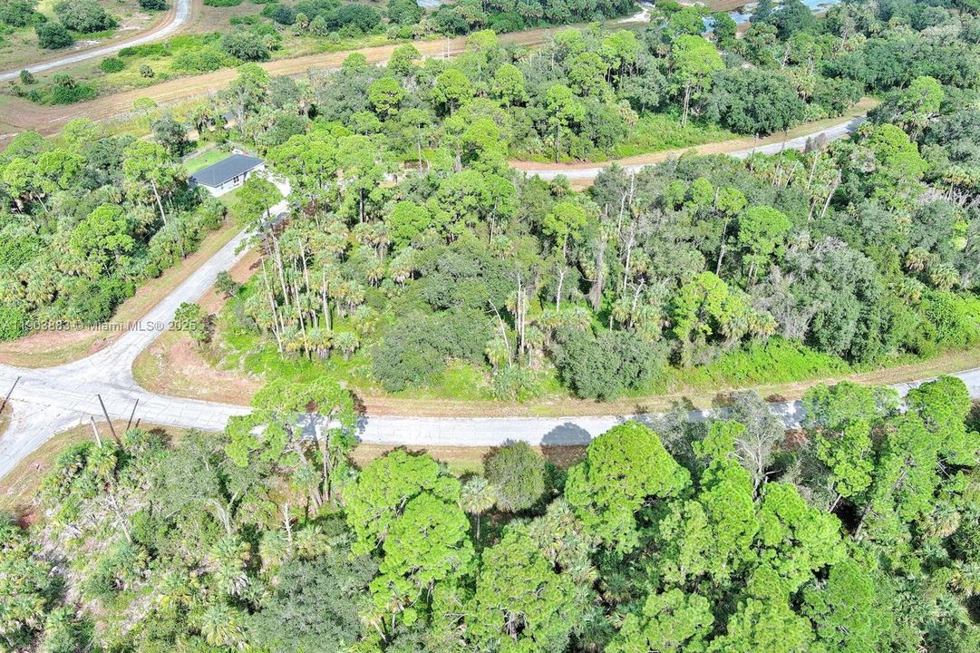 На продажу: $28,500 (0.23 acres)