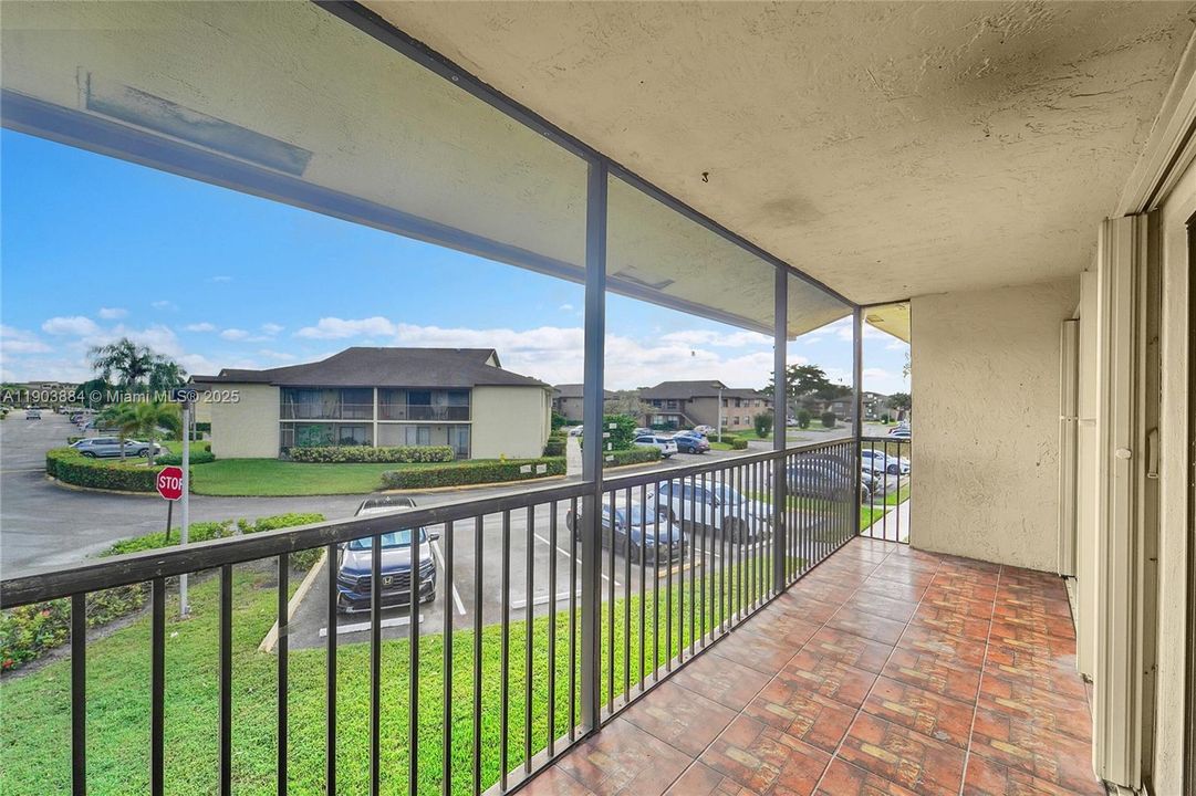 Active With Contract: $2,450 (3 beds, 2 baths, 858 Square Feet)