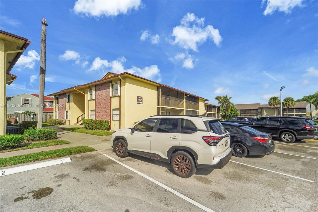 Active With Contract: $2,450 (3 beds, 2 baths, 858 Square Feet)