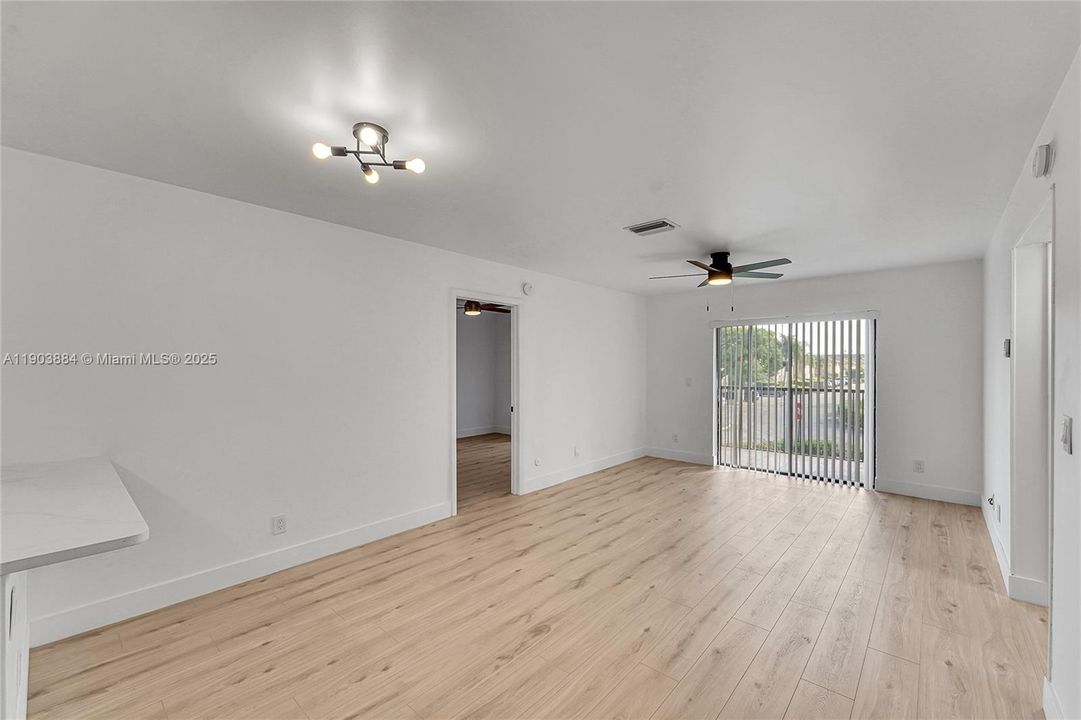 Active With Contract: $2,450 (3 beds, 2 baths, 858 Square Feet)