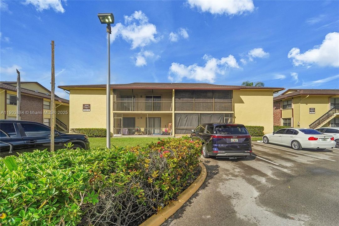 Active With Contract: $2,450 (3 beds, 2 baths, 858 Square Feet)