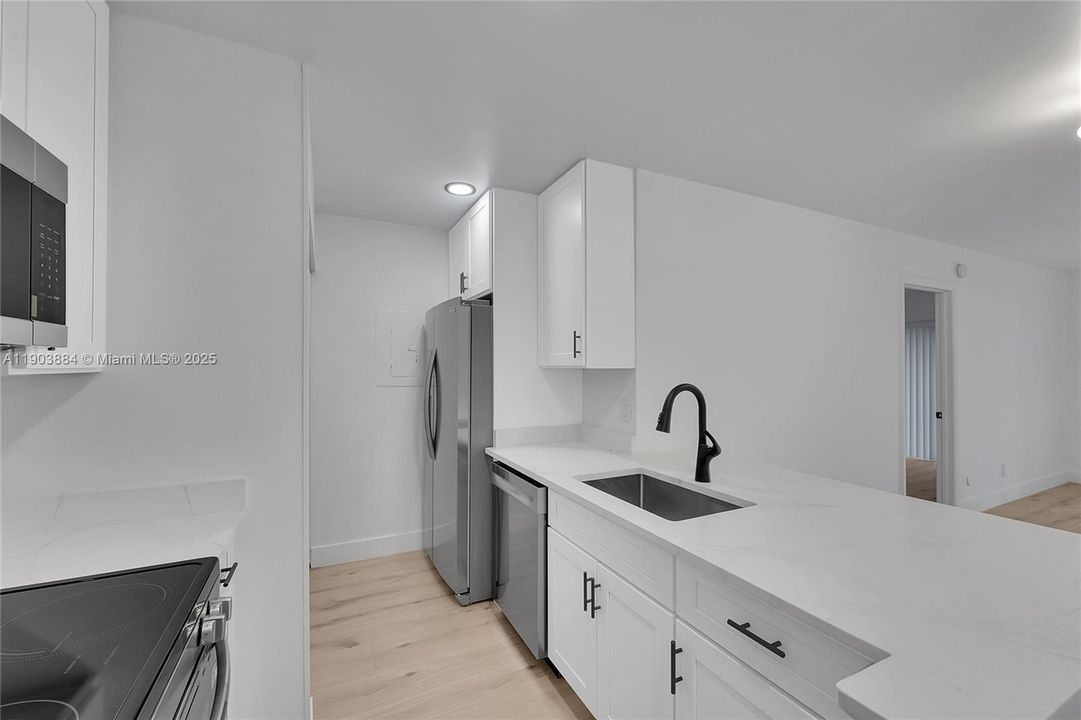 Active With Contract: $2,450 (3 beds, 2 baths, 858 Square Feet)