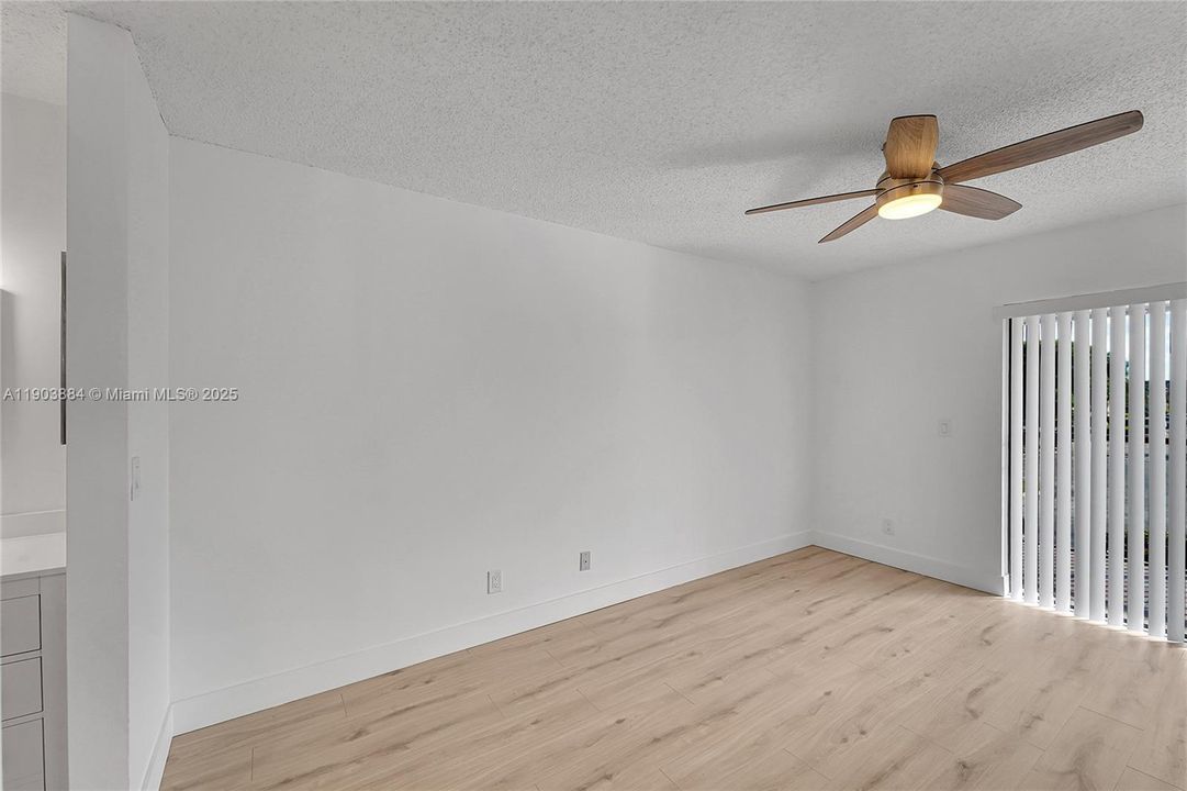 Active With Contract: $2,450 (3 beds, 2 baths, 858 Square Feet)