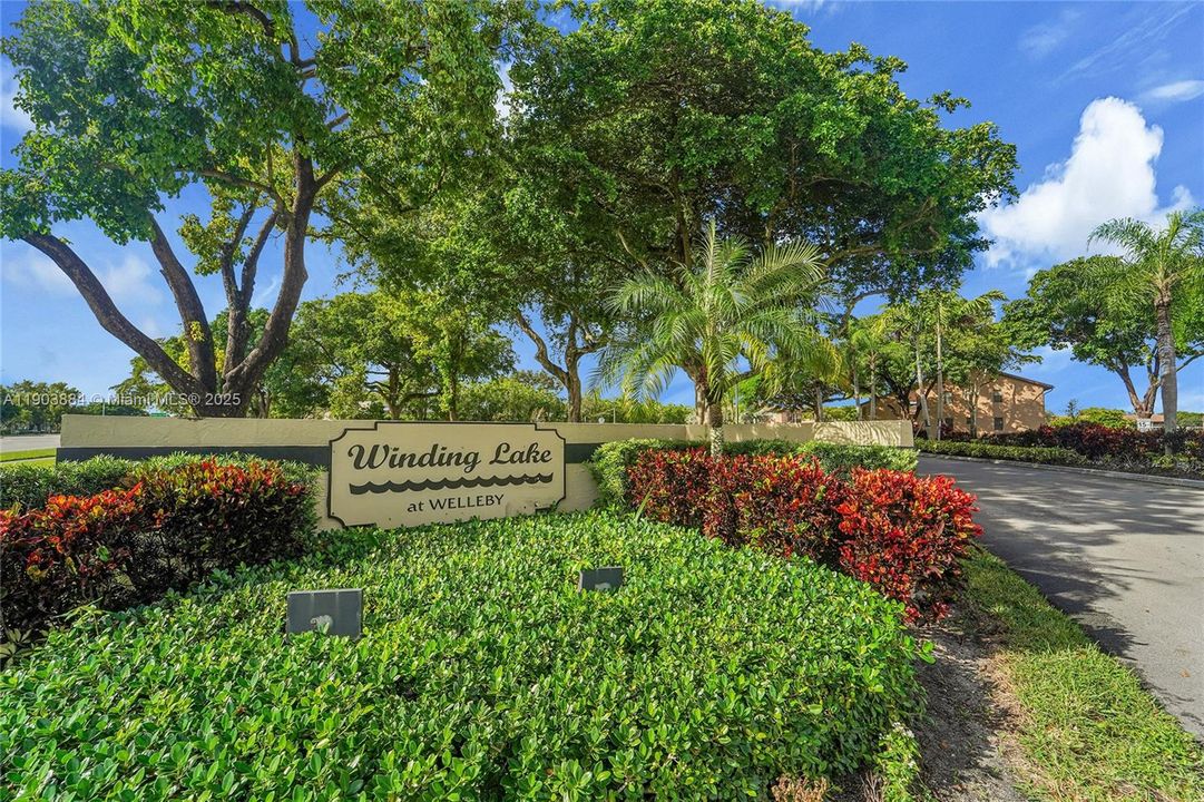 Active With Contract: $2,450 (3 beds, 2 baths, 858 Square Feet)