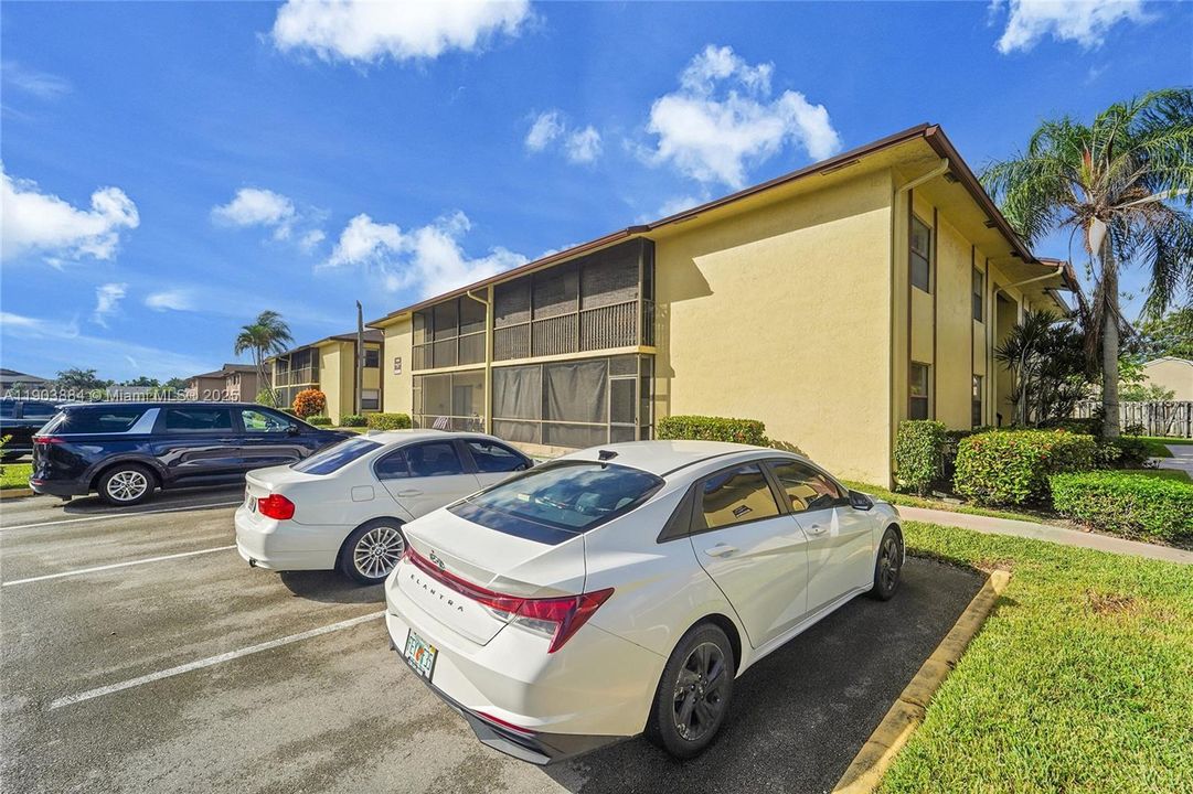 Active With Contract: $2,450 (3 beds, 2 baths, 858 Square Feet)