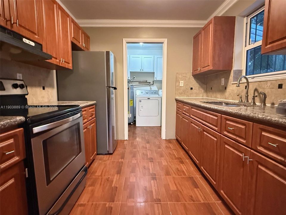 Недавно продано: $428,000 (3 спален, 1 ванн, 1125 Квадратных фут)