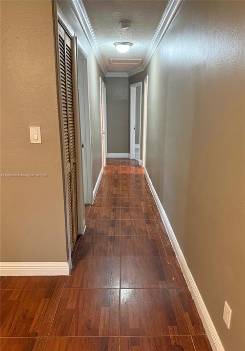 Недавно продано: $428,000 (3 спален, 1 ванн, 1125 Квадратных фут)