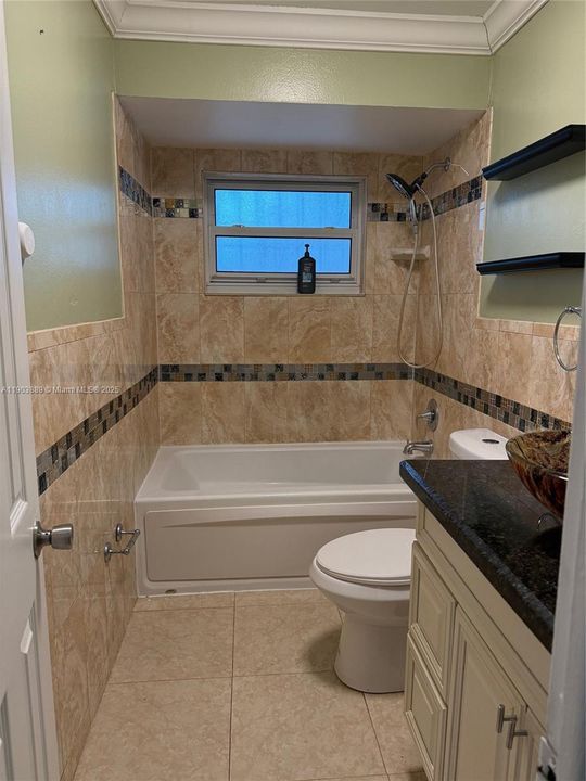 Недавно продано: $428,000 (3 спален, 1 ванн, 1125 Квадратных фут)