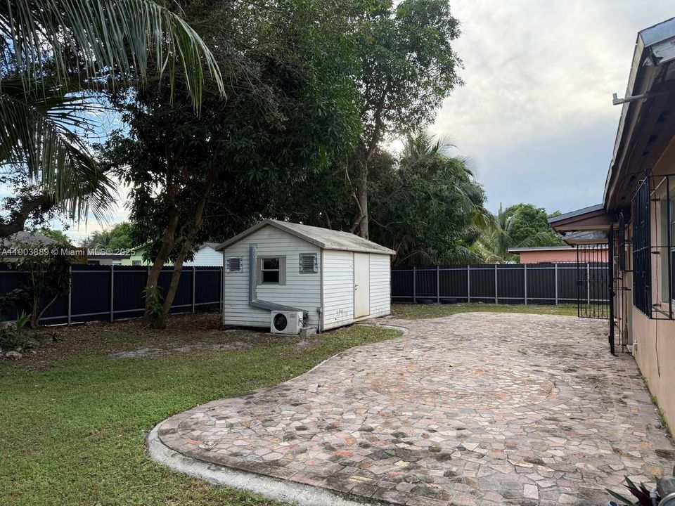 Недавно продано: $428,000 (3 спален, 1 ванн, 1125 Квадратных фут)