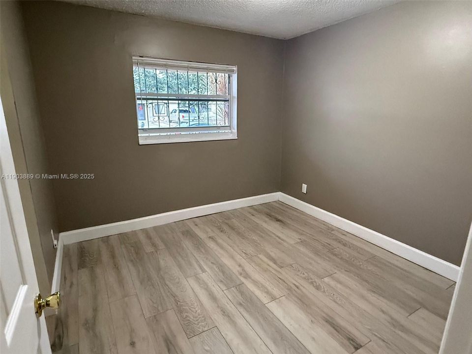 Недавно продано: $428,000 (3 спален, 1 ванн, 1125 Квадратных фут)