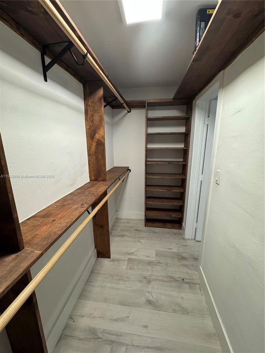 Под контрактом: $4,000 (3 спален, 2 ванн, 1204 Квадратных фут)