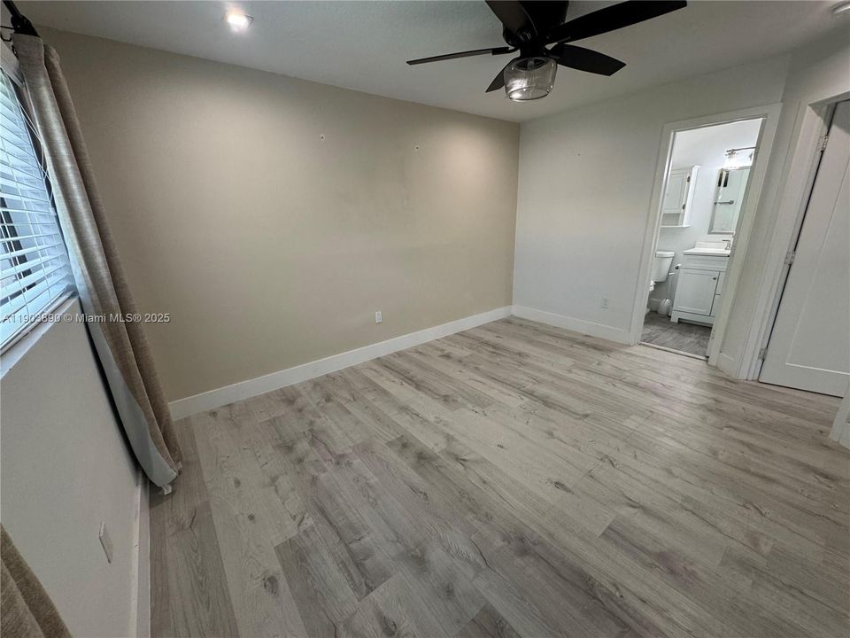 Под контрактом: $4,000 (3 спален, 2 ванн, 1204 Квадратных фут)