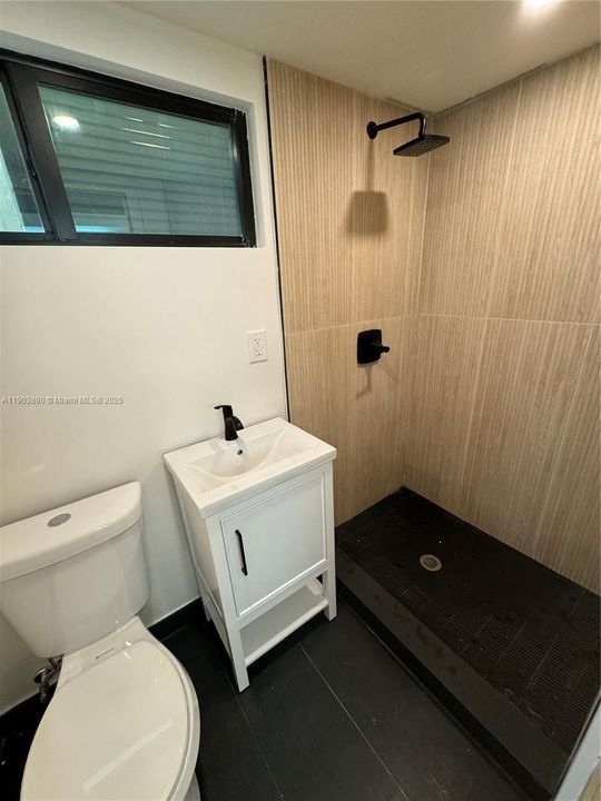 Под контрактом: $4,000 (3 спален, 2 ванн, 1204 Квадратных фут)