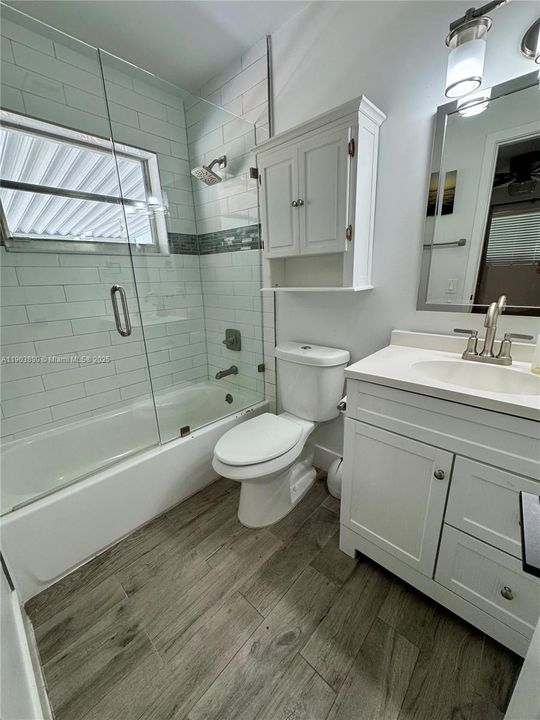 Под контрактом: $4,000 (3 спален, 2 ванн, 1204 Квадратных фут)