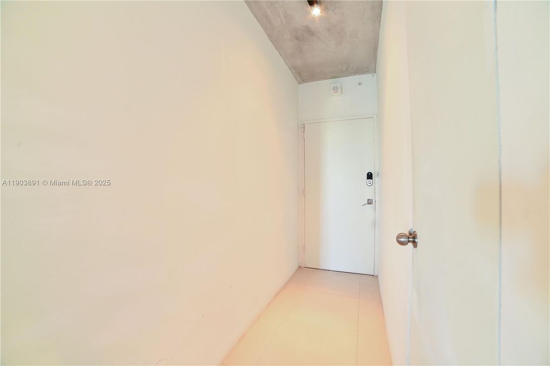 For Rent: $2,900 (1 beds, 1 baths, 624 Square Feet)