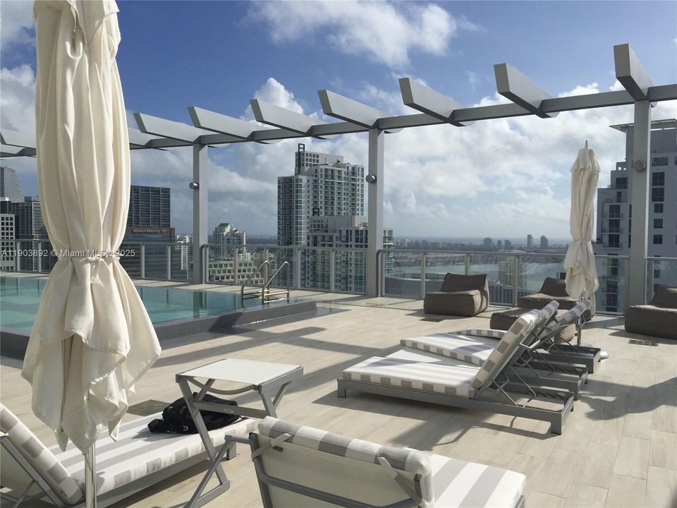 待售: $690,000 (2 贝兹, 2 浴室, 1165 平方英尺)