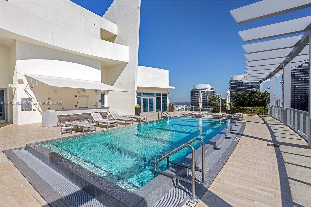 待售: $690,000 (2 贝兹, 2 浴室, 1165 平方英尺)