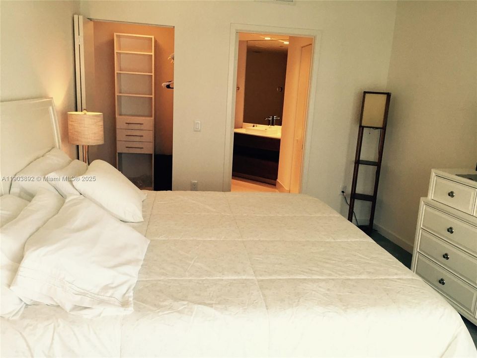 待售: $690,000 (2 贝兹, 2 浴室, 1165 平方英尺)