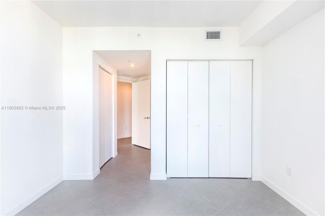 待售: $690,000 (2 贝兹, 2 浴室, 1165 平方英尺)