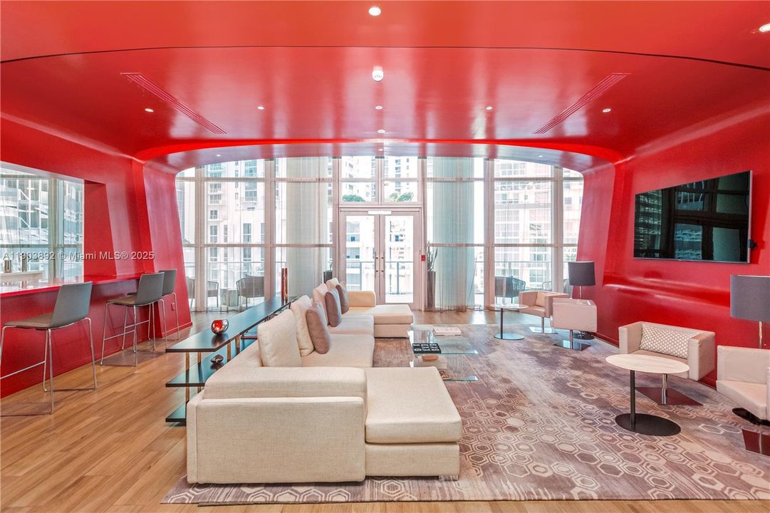 待售: $690,000 (2 贝兹, 2 浴室, 1165 平方英尺)