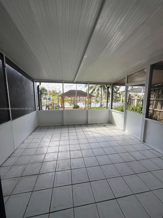 Recently Rented: $2,900 (3 beds, 2 baths, 1769 Square Feet)