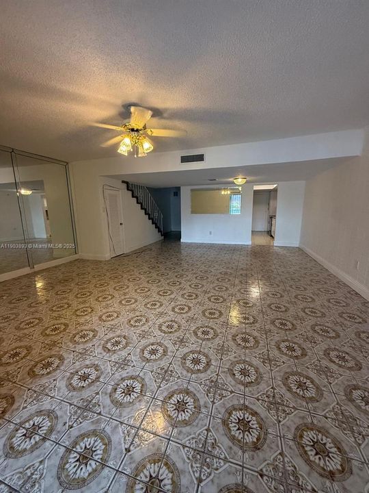 Recently Rented: $2,900 (3 beds, 2 baths, 1769 Square Feet)