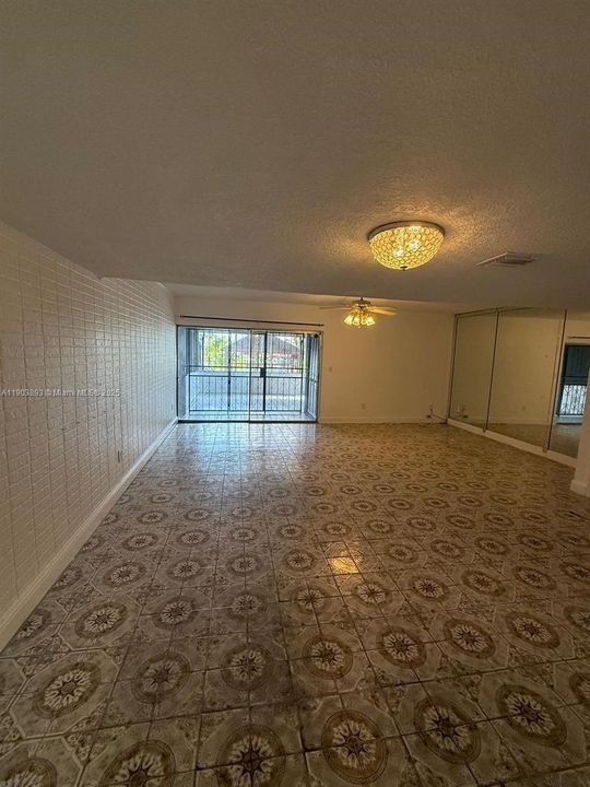 Recently Rented: $2,900 (3 beds, 2 baths, 1769 Square Feet)