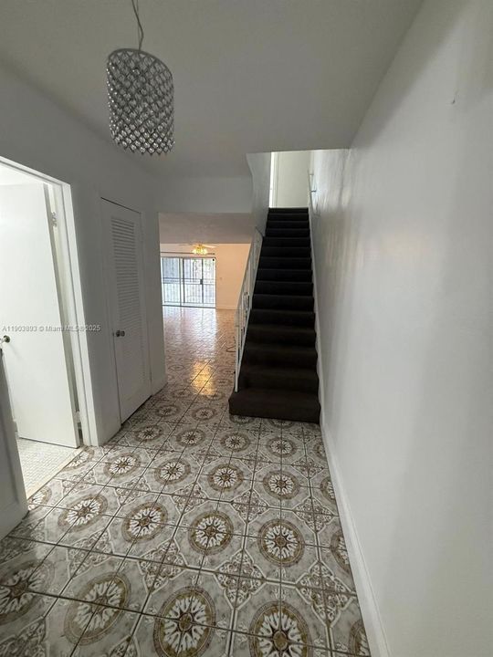 Recently Rented: $2,900 (3 beds, 2 baths, 1769 Square Feet)