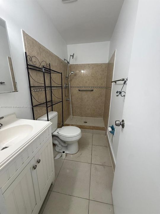 Recently Rented: $2,900 (3 beds, 2 baths, 1769 Square Feet)