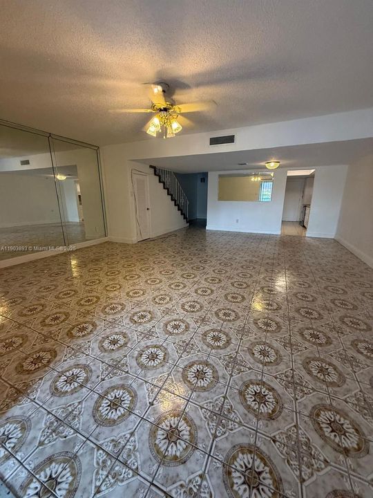 Recently Rented: $2,900 (3 beds, 2 baths, 1769 Square Feet)