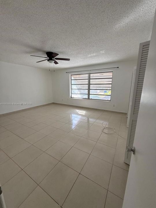 Recently Rented: $2,900 (3 beds, 2 baths, 1769 Square Feet)