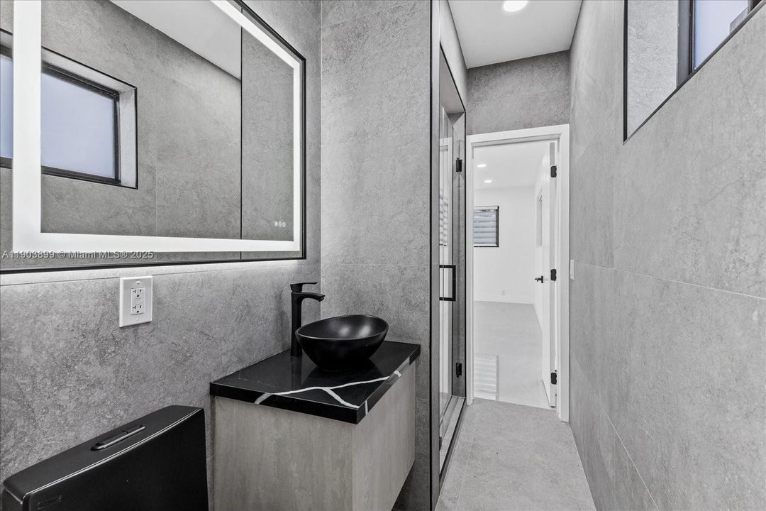 For Rent: $6,850 (5 beds, 3 baths, 1970 Square Feet)