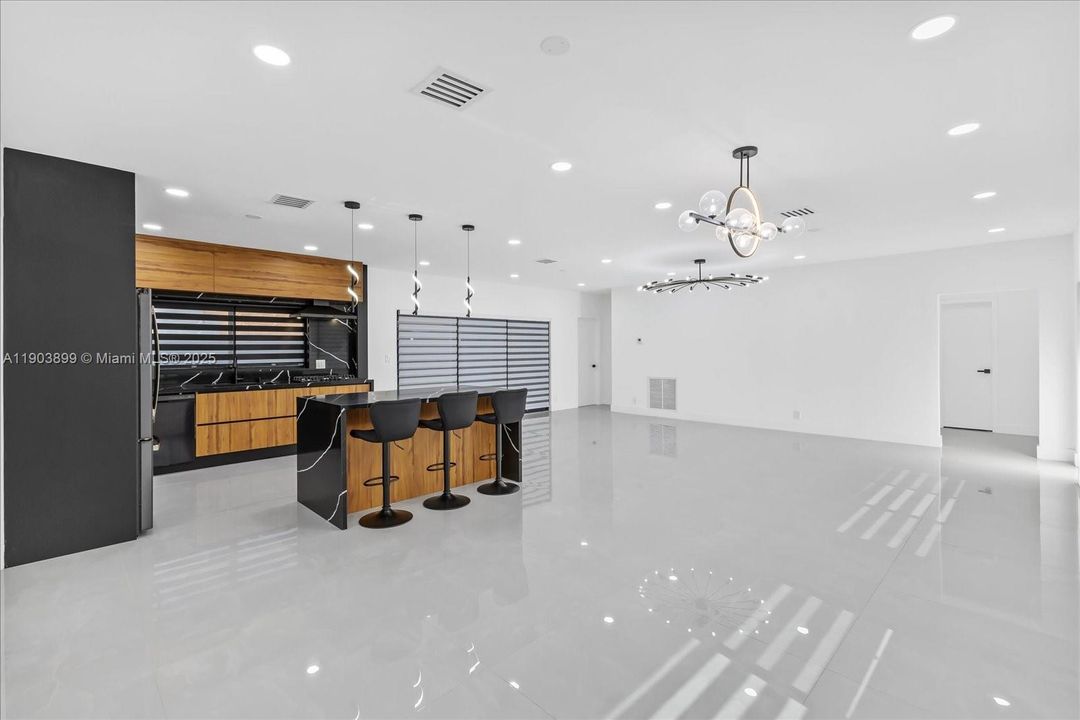 For Rent: $6,850 (5 beds, 3 baths, 1970 Square Feet)