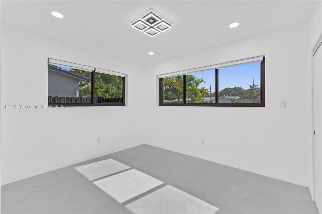 For Rent: $6,850 (5 beds, 3 baths, 1970 Square Feet)