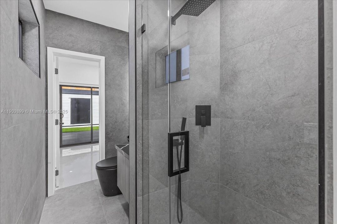 For Rent: $6,850 (5 beds, 3 baths, 1970 Square Feet)