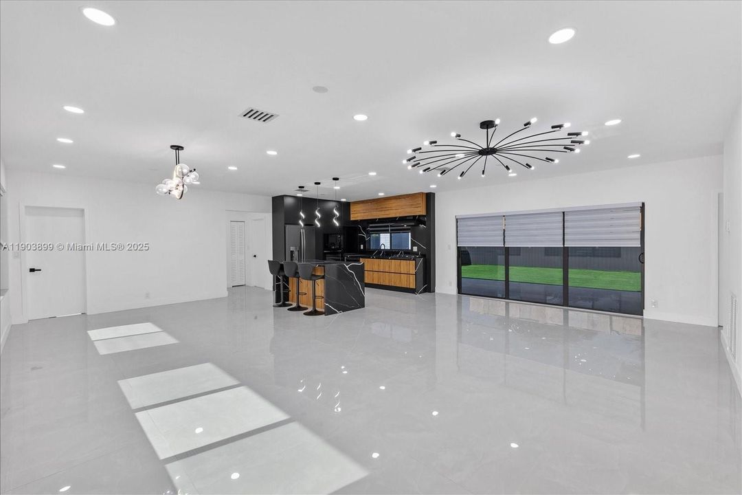 For Rent: $6,850 (5 beds, 3 baths, 1970 Square Feet)