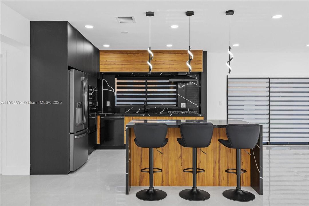 For Rent: $6,850 (5 beds, 3 baths, 1970 Square Feet)