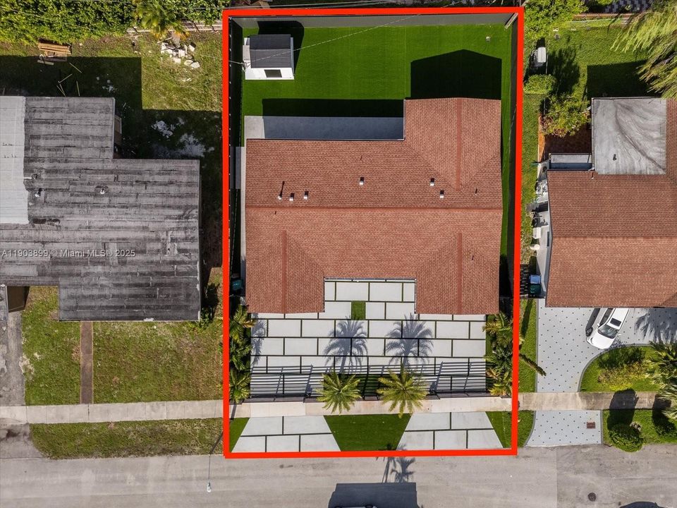 For Rent: $6,850 (5 beds, 3 baths, 1970 Square Feet)