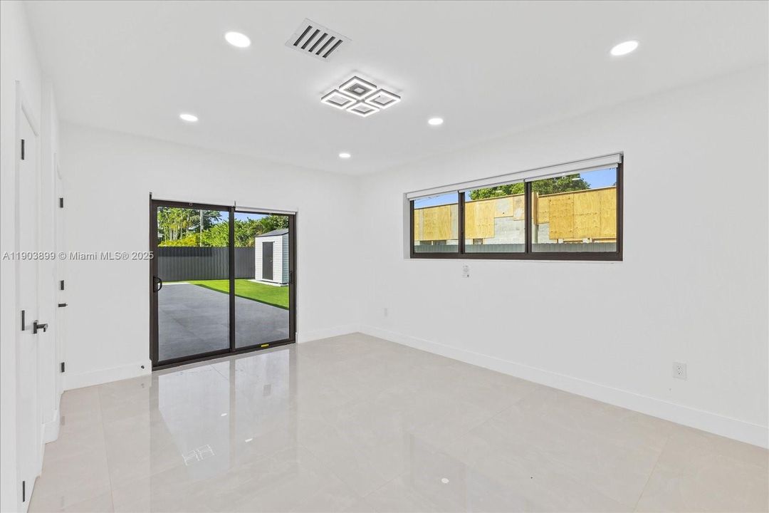 For Rent: $6,850 (5 beds, 3 baths, 1970 Square Feet)