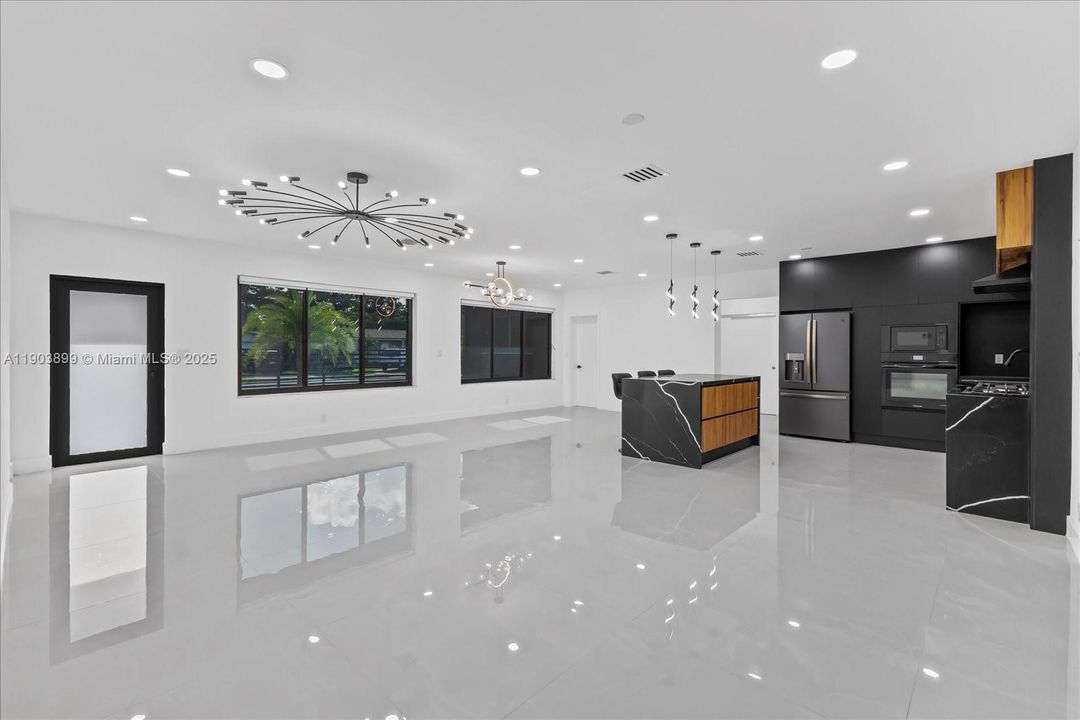 For Rent: $6,850 (5 beds, 3 baths, 1970 Square Feet)