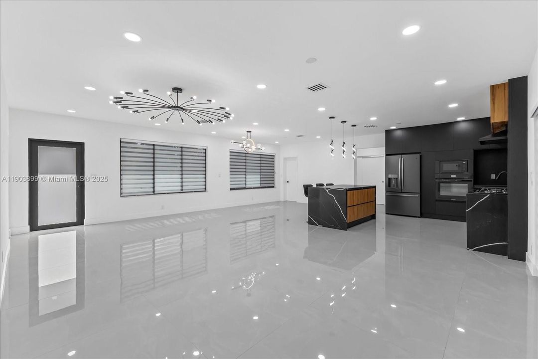 For Rent: $6,850 (5 beds, 3 baths, 1970 Square Feet)