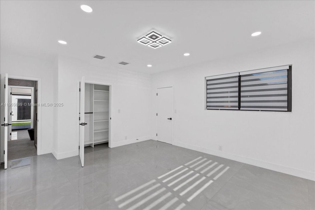 For Rent: $6,850 (5 beds, 3 baths, 1970 Square Feet)