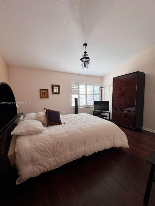 For Sale: $415,000 (3 beds, 2 baths, 1570 Square Feet)