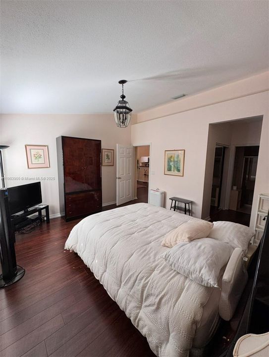 For Sale: $415,000 (3 beds, 2 baths, 1570 Square Feet)