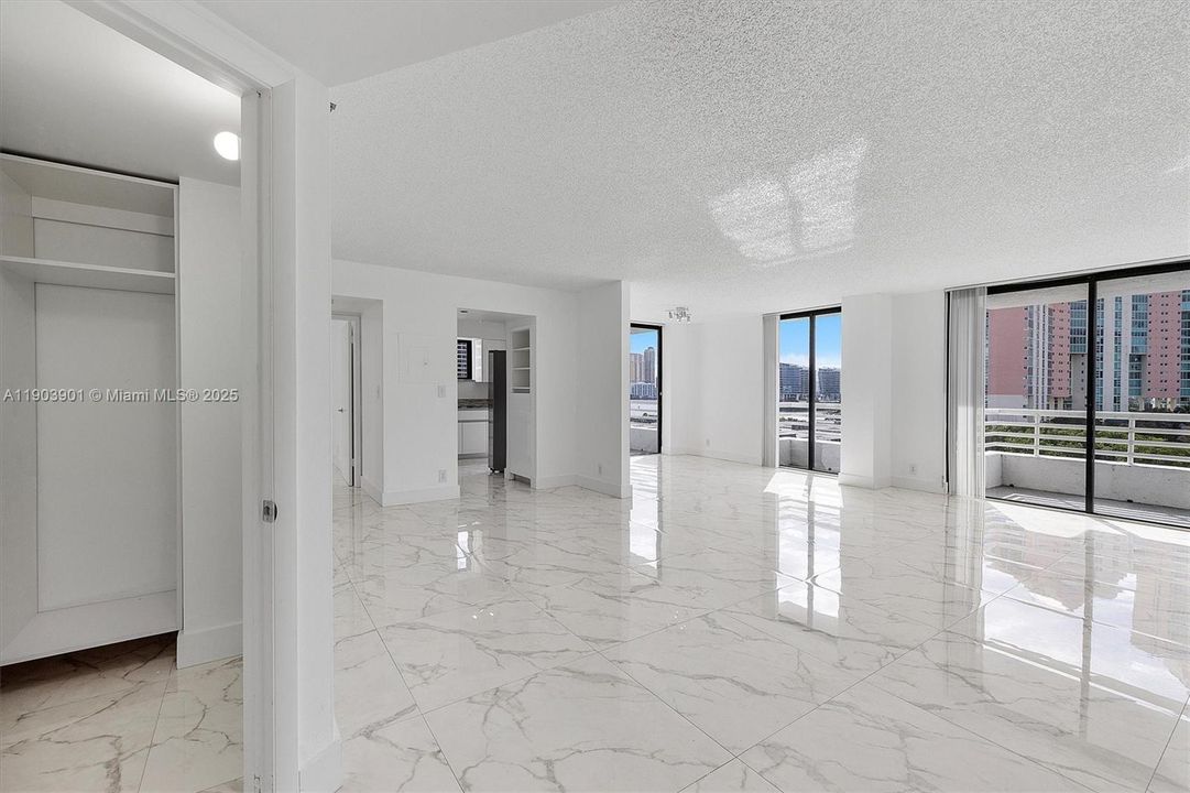 Recently Rented: $3,000 (2 beds, 2 baths, 1181 Square Feet)