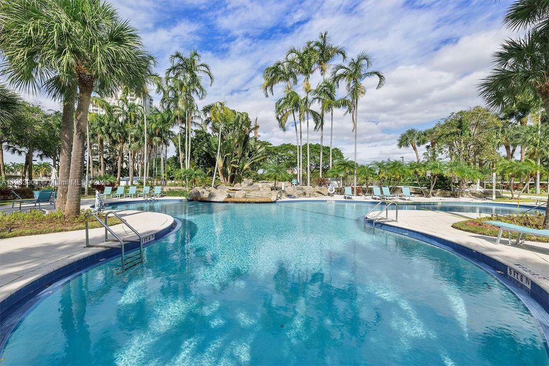 Recently Rented: $3,000 (2 beds, 2 baths, 1181 Square Feet)