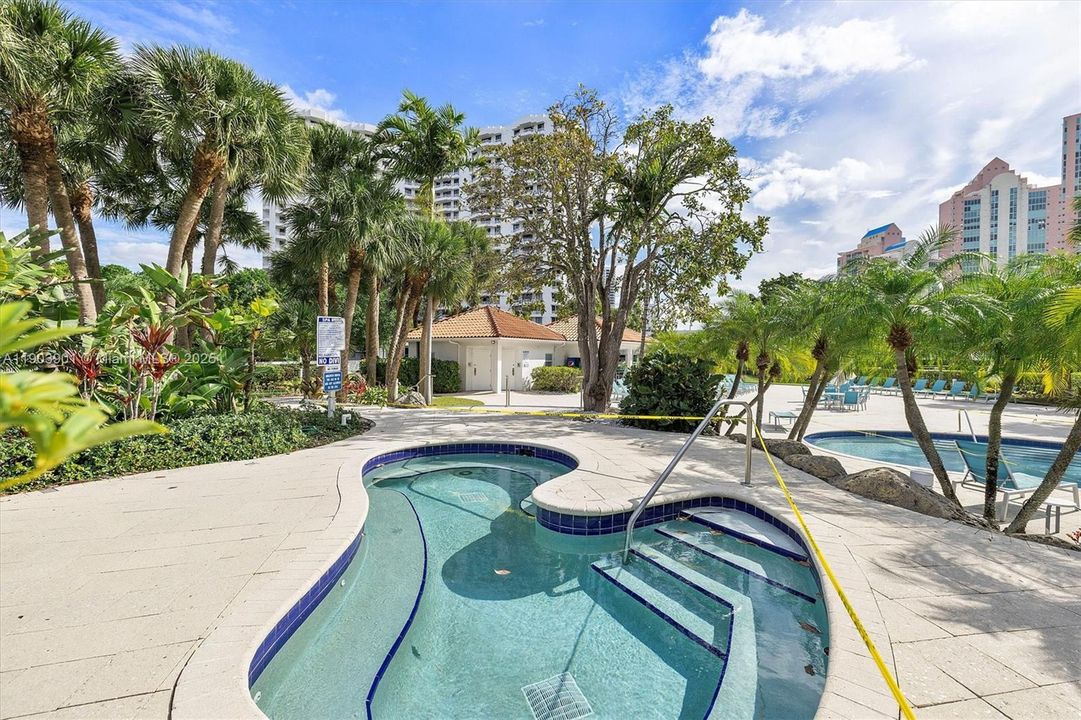 Recently Rented: $3,000 (2 beds, 2 baths, 1181 Square Feet)