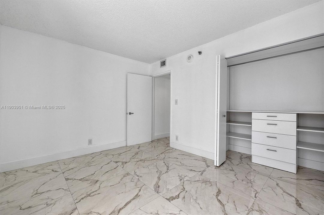 Recently Rented: $3,000 (2 beds, 2 baths, 1181 Square Feet)