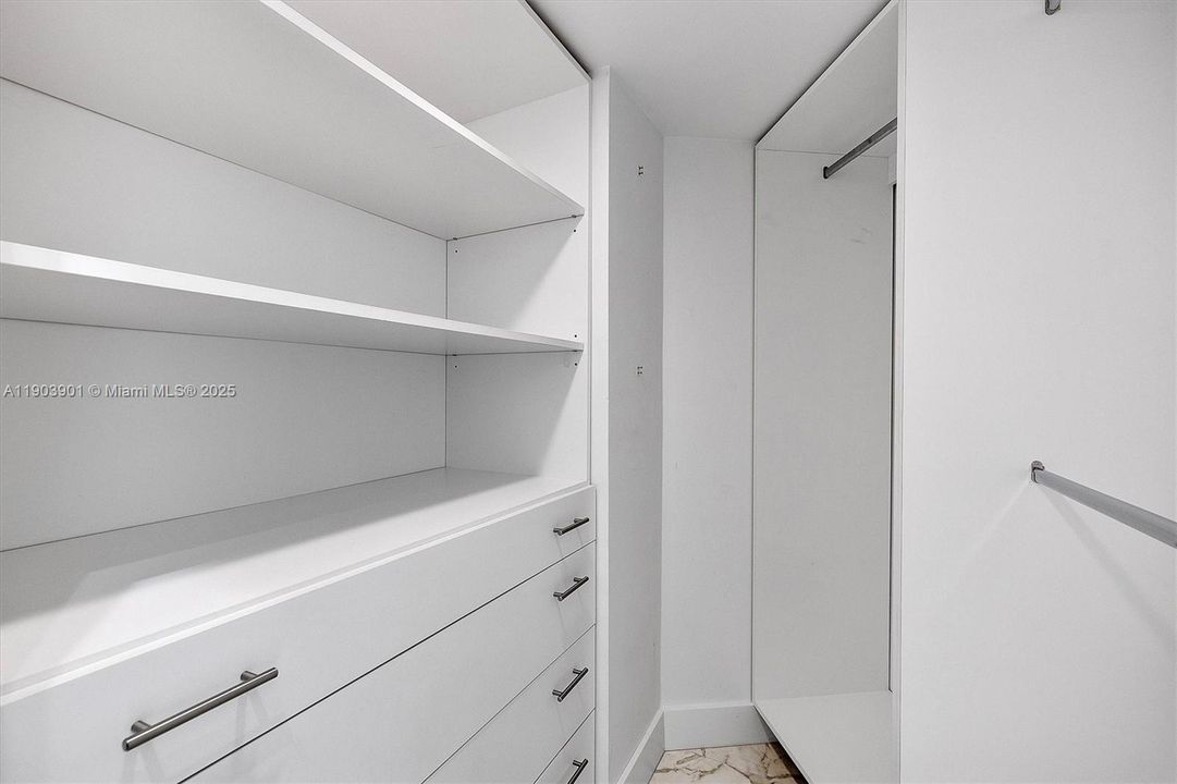 Recently Rented: $3,000 (2 beds, 2 baths, 1181 Square Feet)