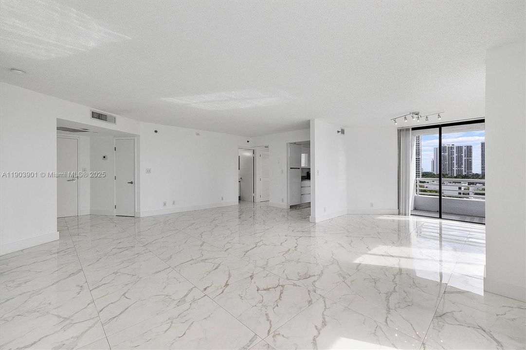 Recently Rented: $3,000 (2 beds, 2 baths, 1181 Square Feet)